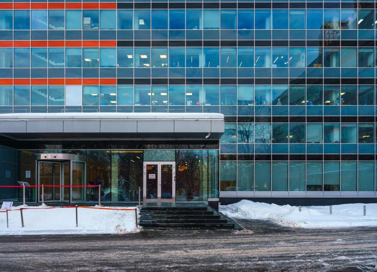 Кругозор, строение 1: Вид входной группы снаружи