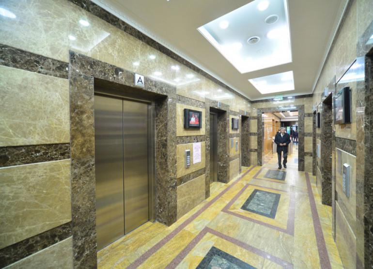 Газойл Плаза: Вид главного лифтового холла