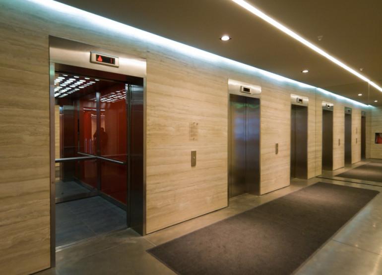 Кругозор, строение 1: Вид главного лифтового холла